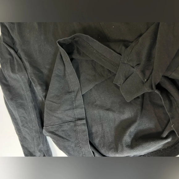 UNIQLO Crew Neck Long-Sleeve
T-Shirt - Picture 4 of 7